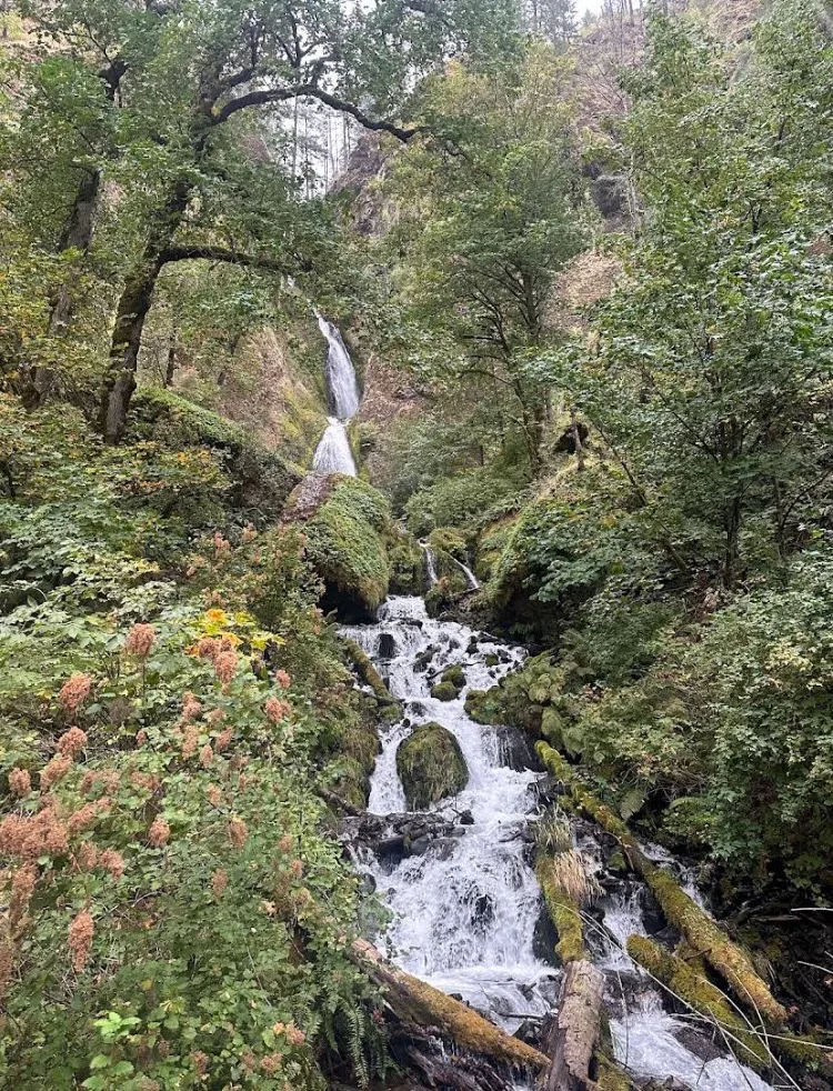 Wahkeena Falls cascade
