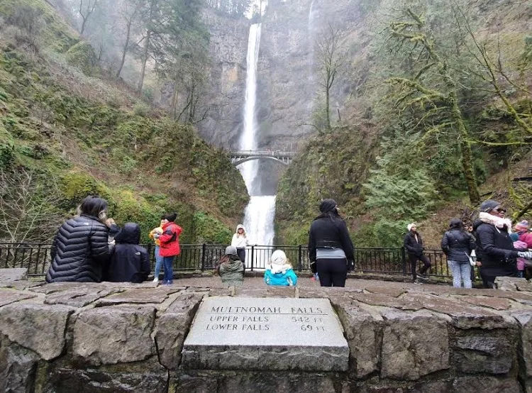 The plaza area below Multnomah Falls