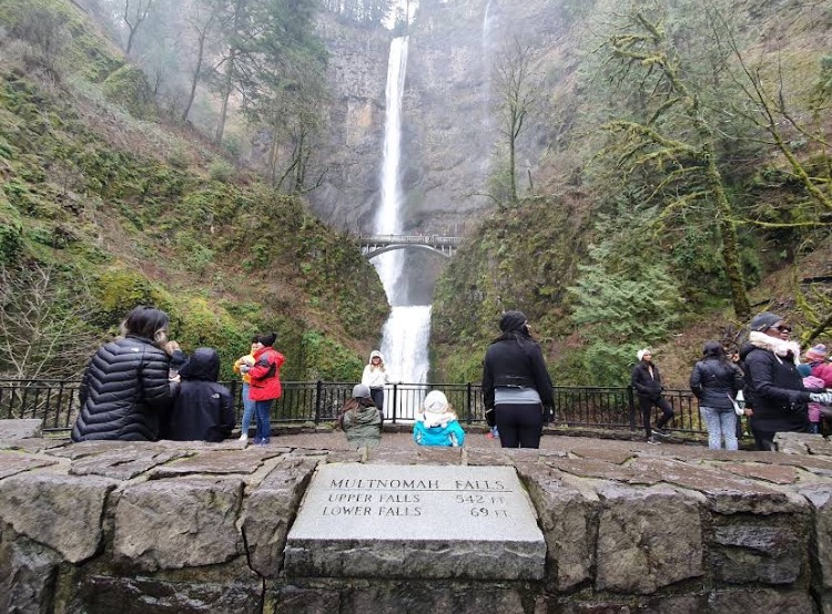 The plaza area below Multnomah Falls