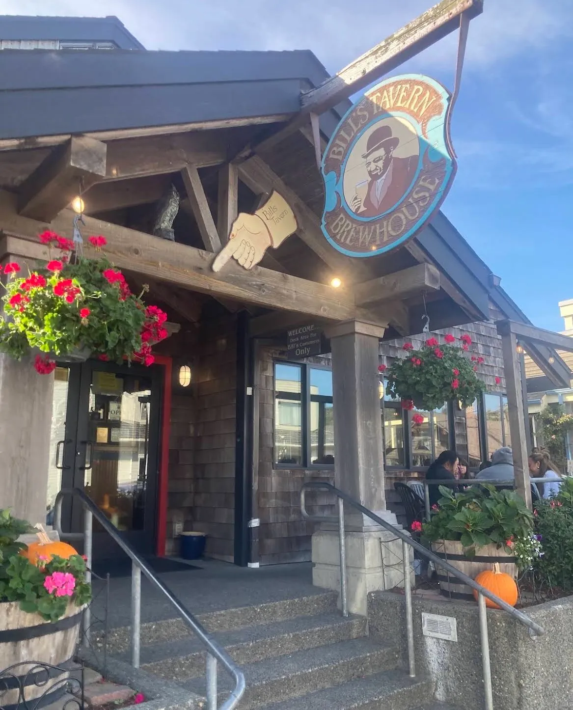 Bill's Tavern and Brewhouse on Hemlock Street, Cannon Beach